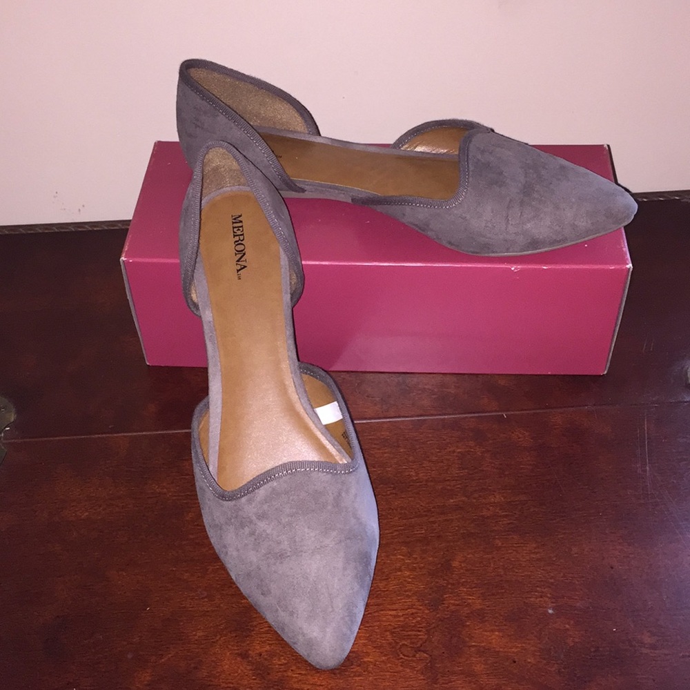 Gray flats, Cut out sides pointed toe.